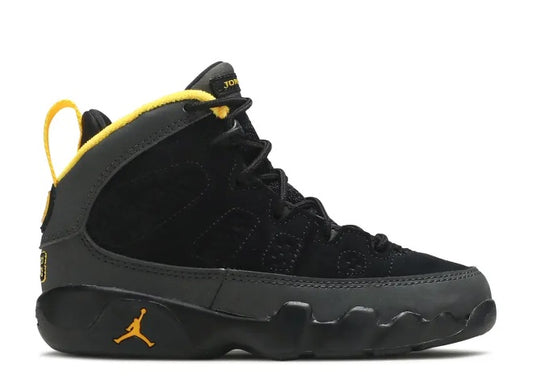 Air Jordan 9 PS kids sneaker in black and dark grey with university gold details.