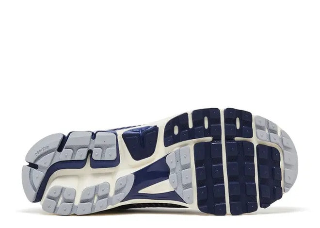 Nike Zoom Vomero 5 Vast Grey running shoe sole, navy blue & grey pattern for comfort & grip.