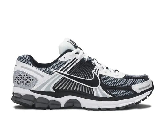 Nike Zoom Vomero 5 SE running shoes in white, grey, and black with mesh upper and textured heel.