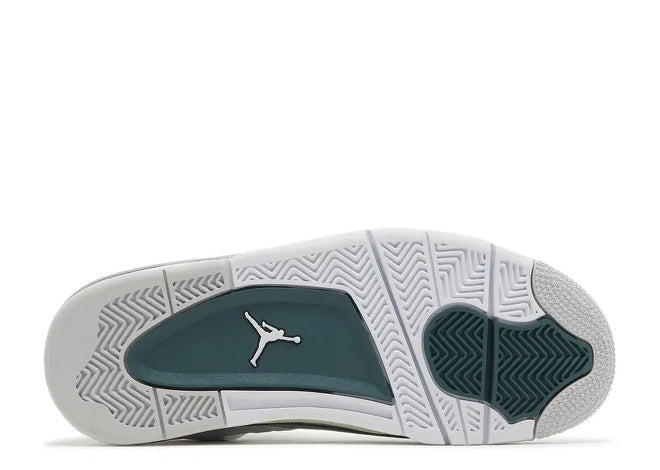 Air Jordan 4 GS White Oxidized FQ8213-103 kids sneaker sole. White/grey bottom with oxidized green panel & Jumpman.