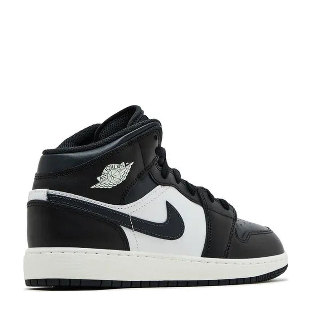 Air Jordan 1 Mid (GS) 'Black White' - Angle 3