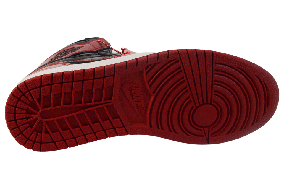 Air Jordan 1 Retro High OG 'Patent Bred' - Angle 4