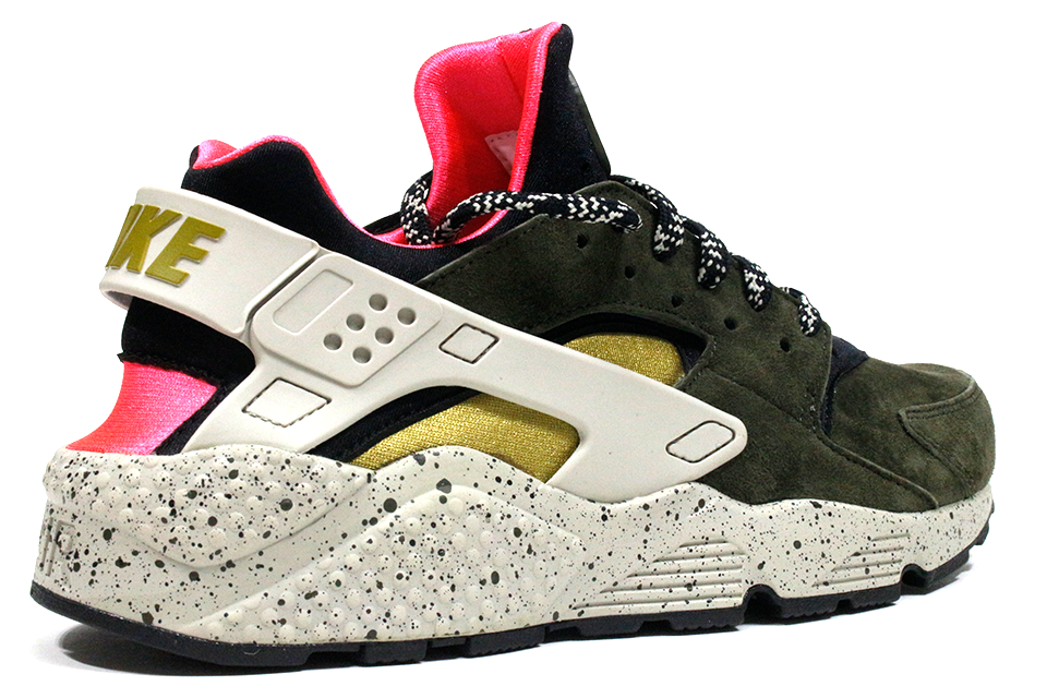 Nike Air Huarache Run PRM Black Desert Moss Solar Red